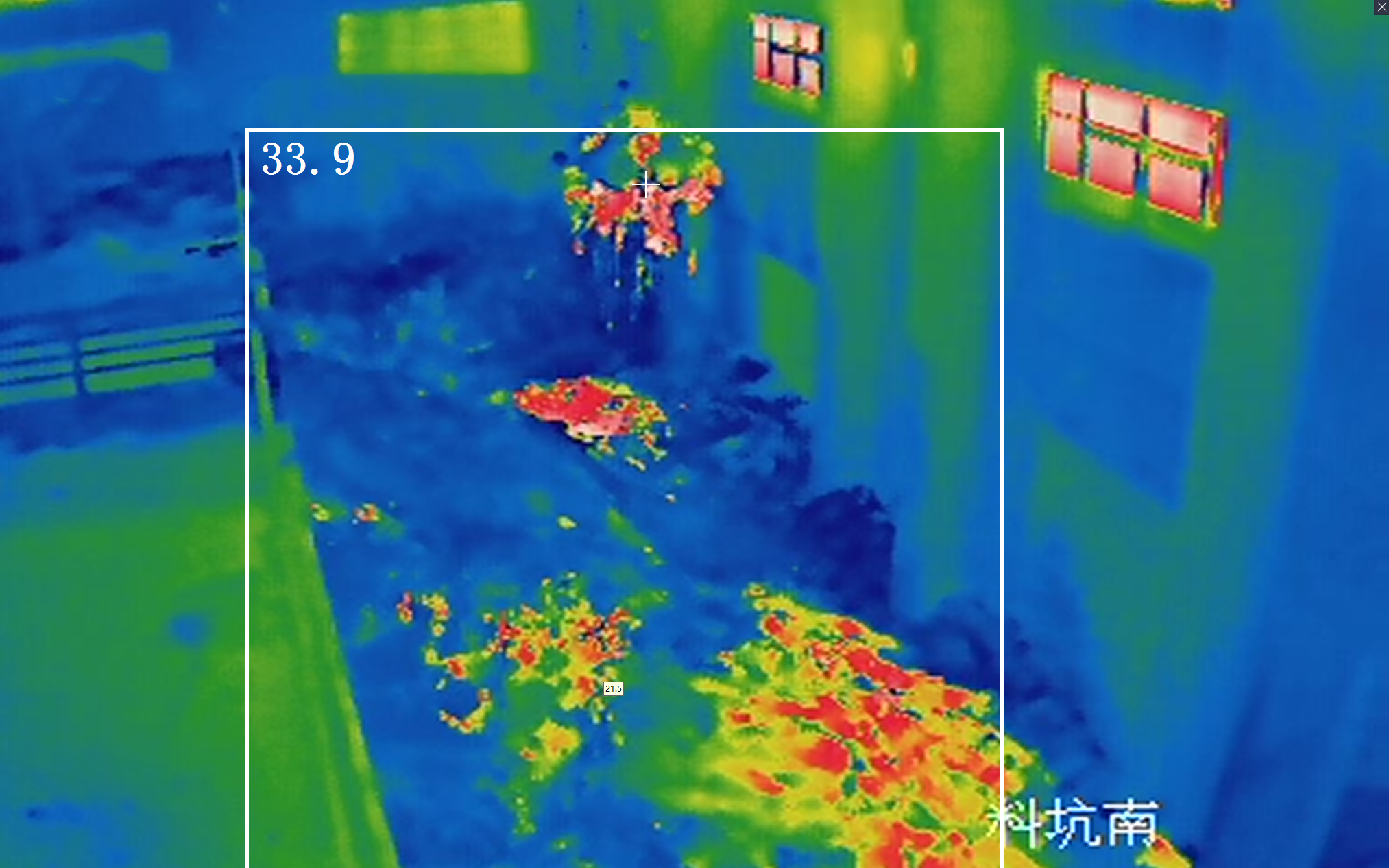 机械爪抓散高温垃圾
