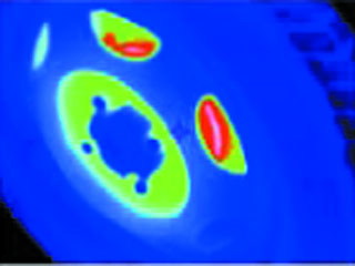 长时间行驶后，热成像观察到刹车片热量分布不均